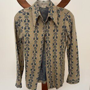 Shapely vintage woven button down blouse